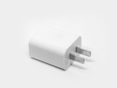 手機(jī)充電器粘接膠水案例，聚力牌一款適合耐老化密封絕緣的電子電器密封膠